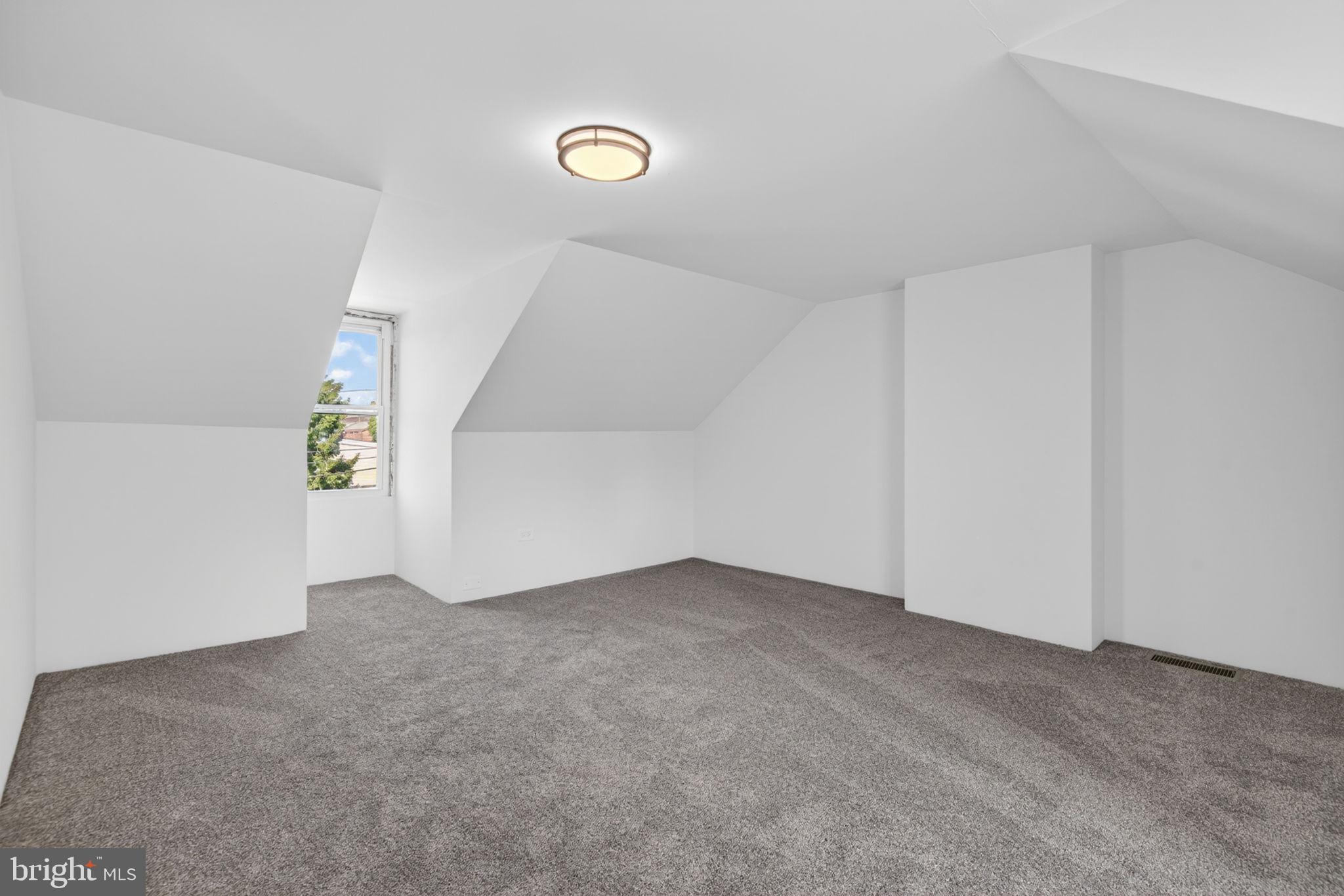 823 N QUEEN