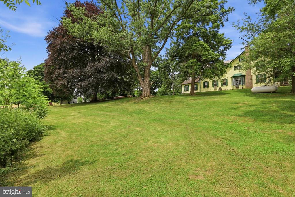 2311 NEW HOLLAND PIKE