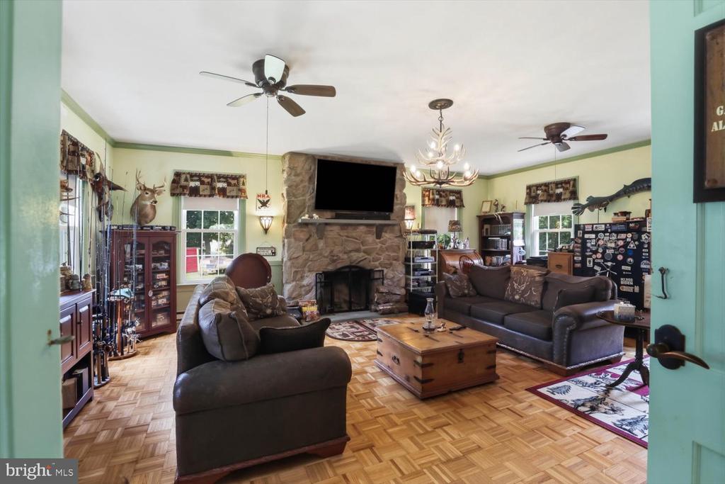 2311 NEW HOLLAND PIKE