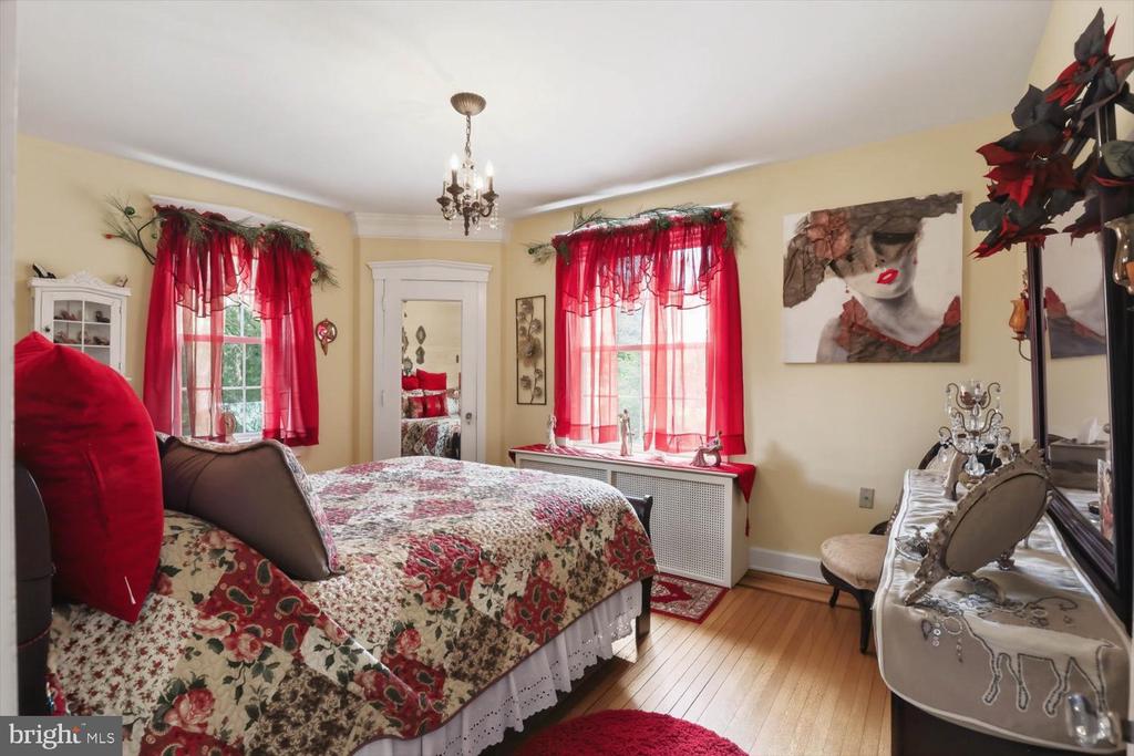 2311 NEW HOLLAND PIKE
