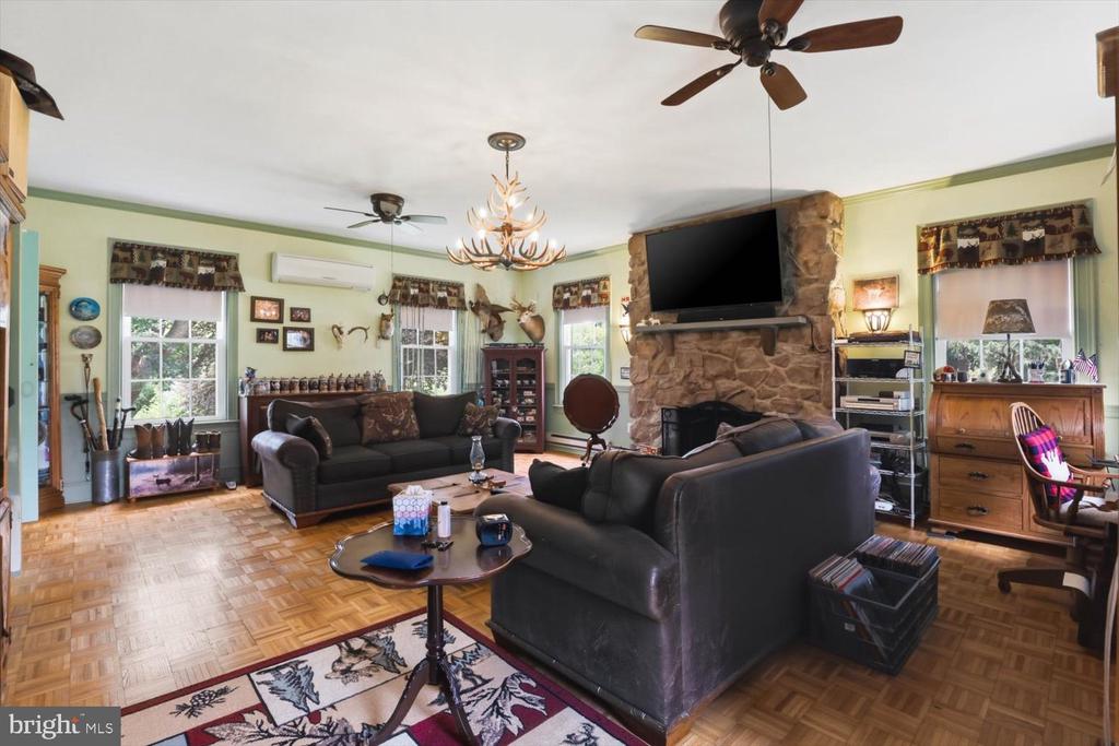 2311 NEW HOLLAND PIKE