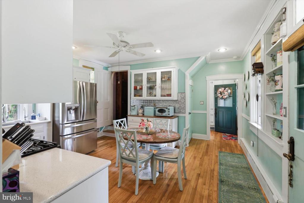 2311 NEW HOLLAND PIKE