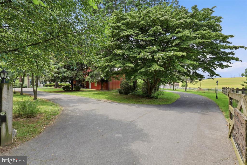2311 NEW HOLLAND PIKE