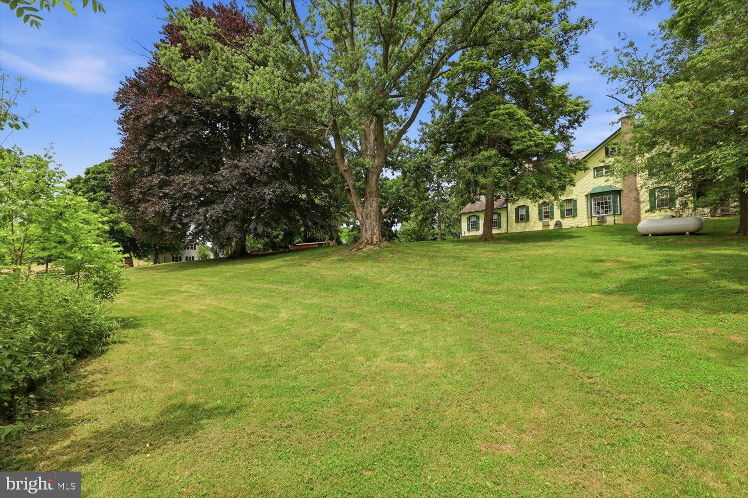 2311 NEW HOLLAND PIKE