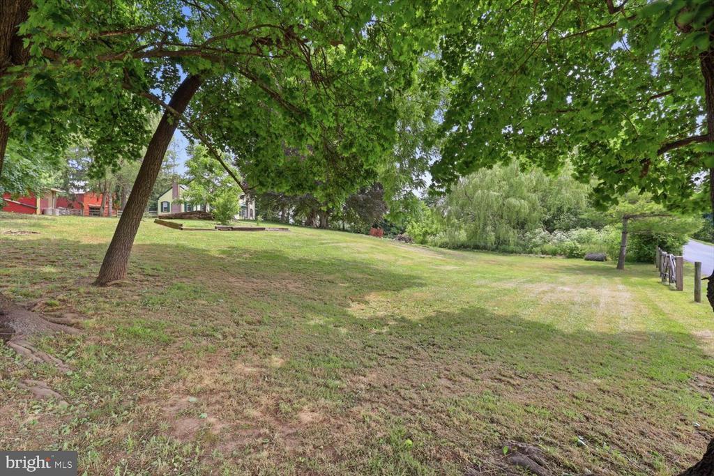 2311 NEW HOLLAND PIKE