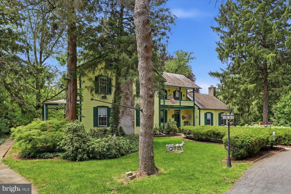 2311 NEW HOLLAND PIKE