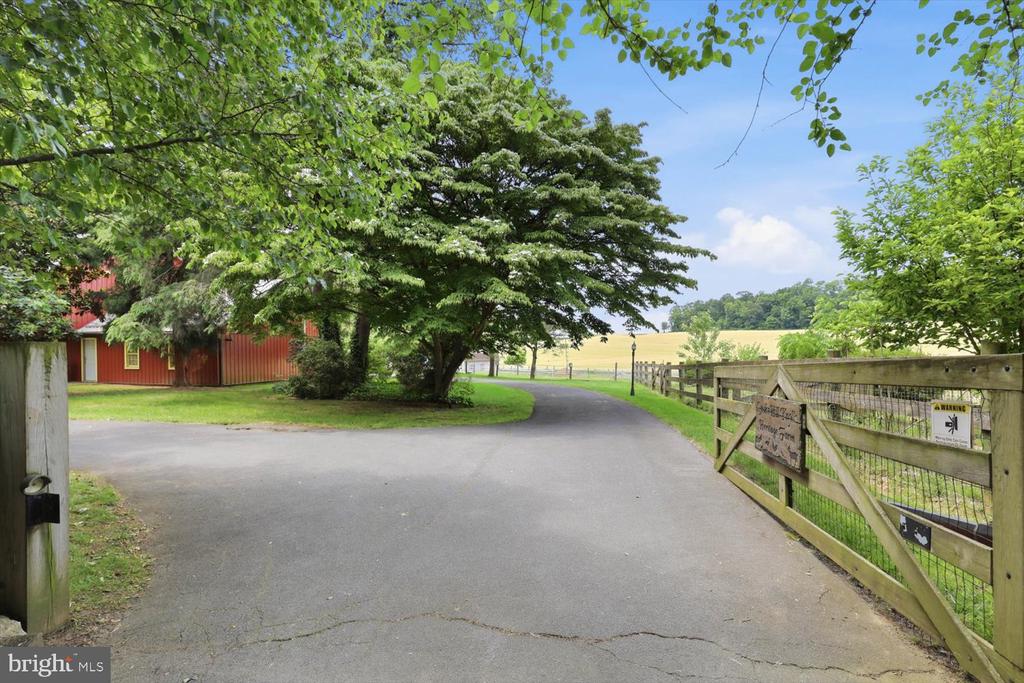 2311 NEW HOLLAND PIKE