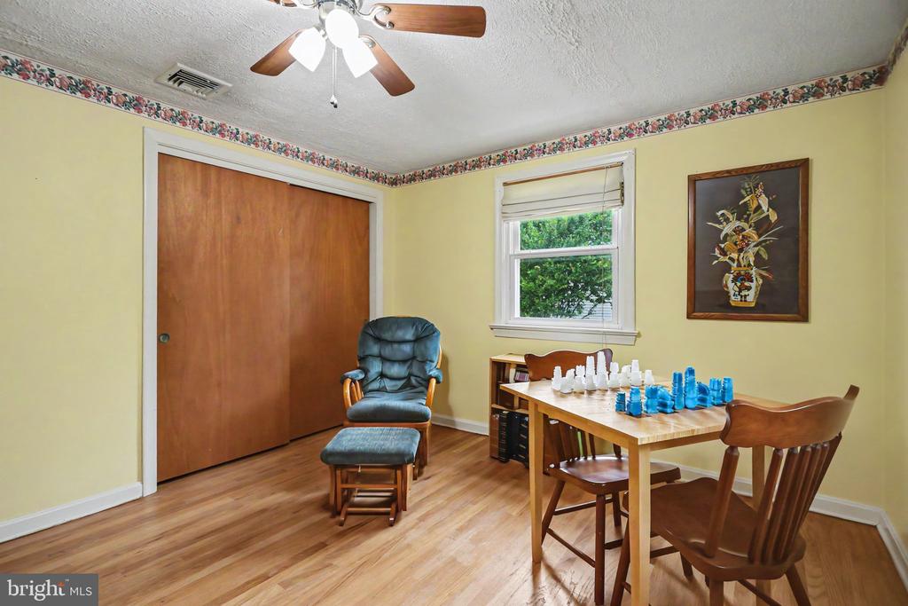 1811 AMITY DRIVE