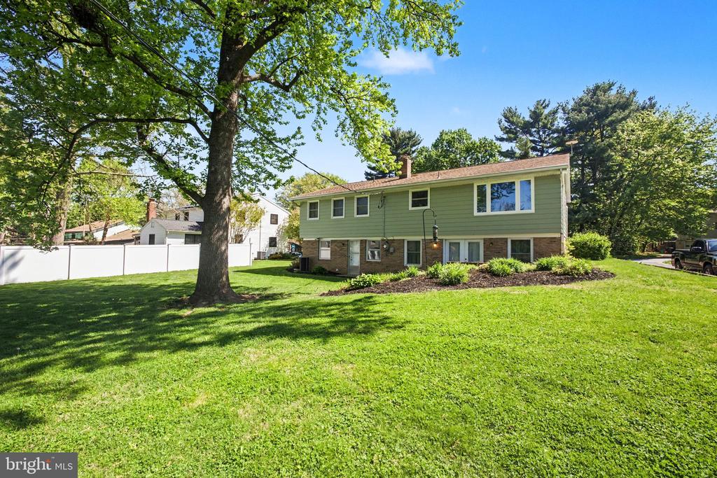 1811 AMITY DRIVE