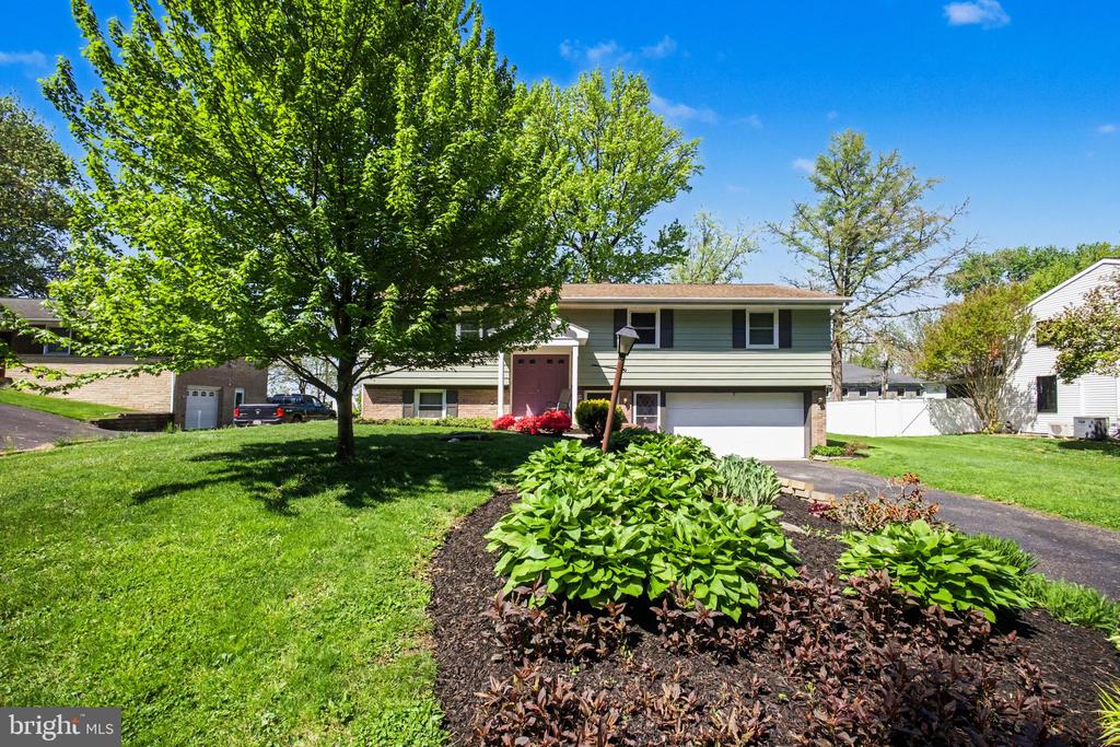 1811 AMITY DRIVE