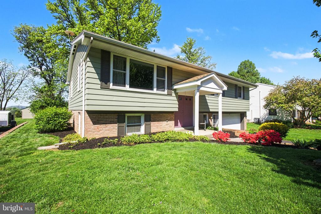 1811 AMITY DRIVE