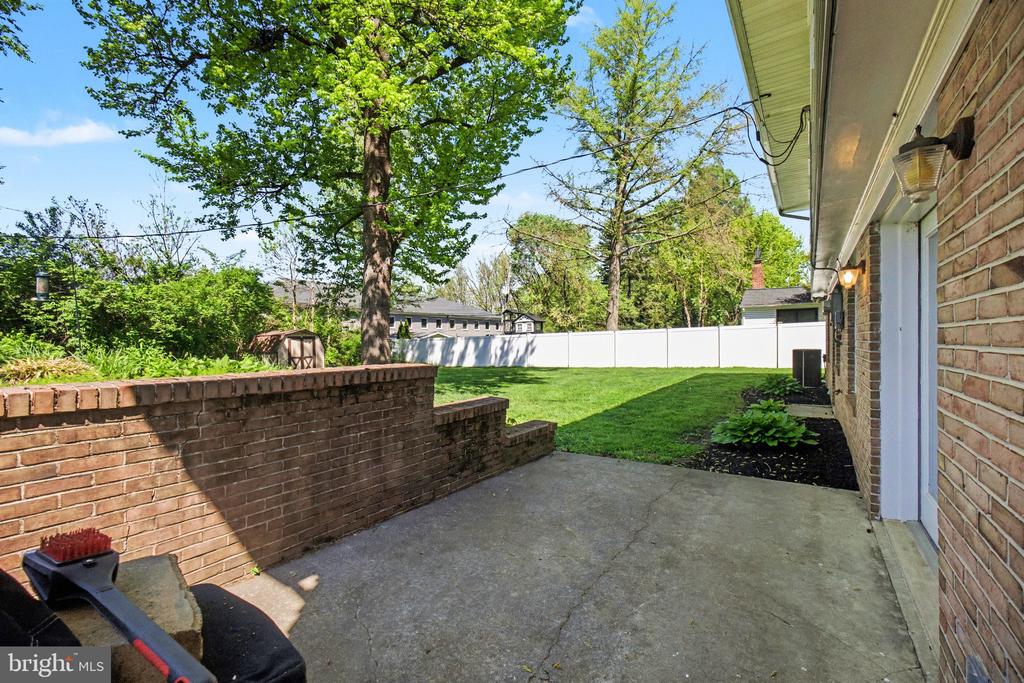 1811 AMITY DRIVE