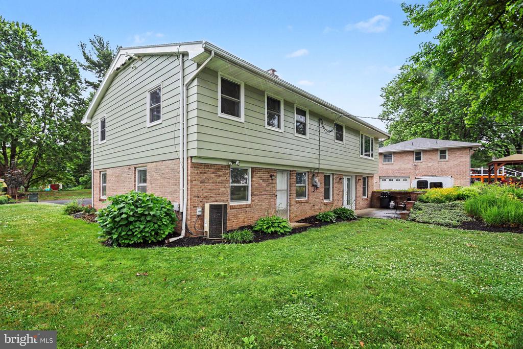 1811 AMITY DRIVE