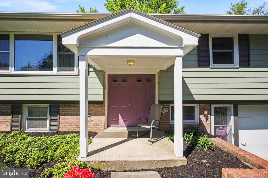 1811 AMITY DRIVE
