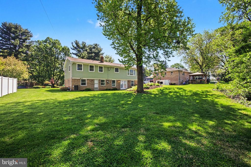 1811 AMITY DRIVE