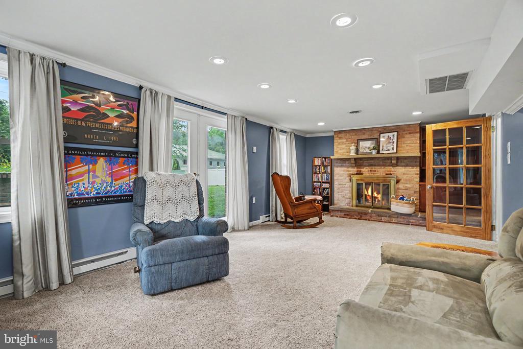 1811 AMITY DRIVE