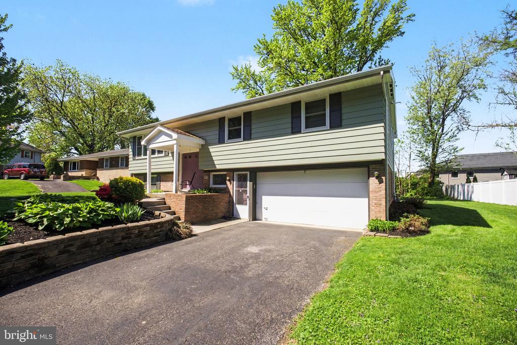 1811 AMITY DRIVE