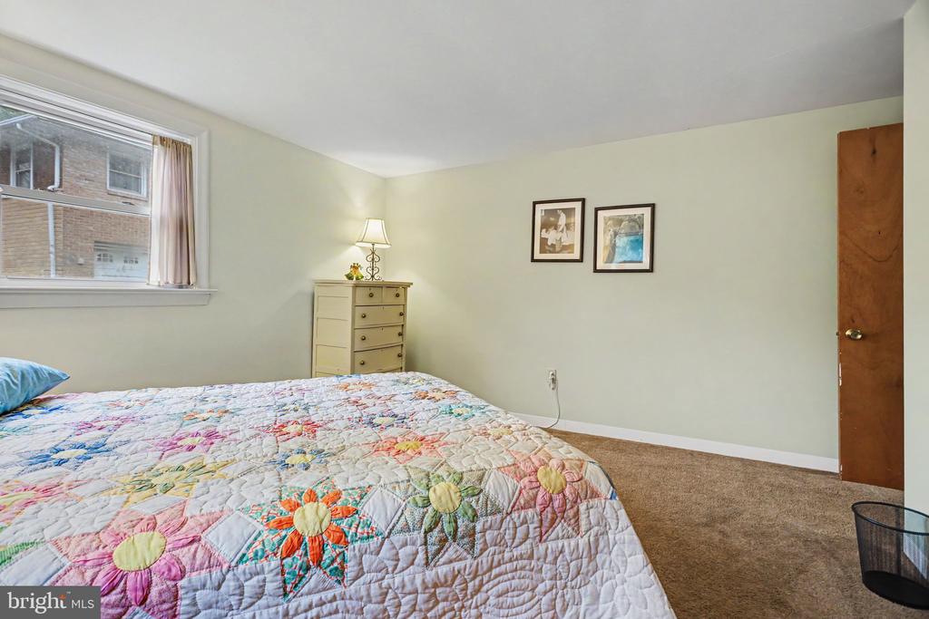 1811 AMITY DRIVE