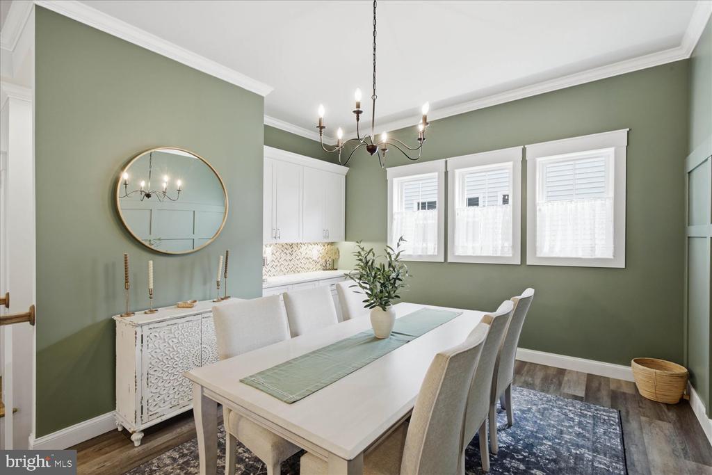 1813 EMERALD WAY