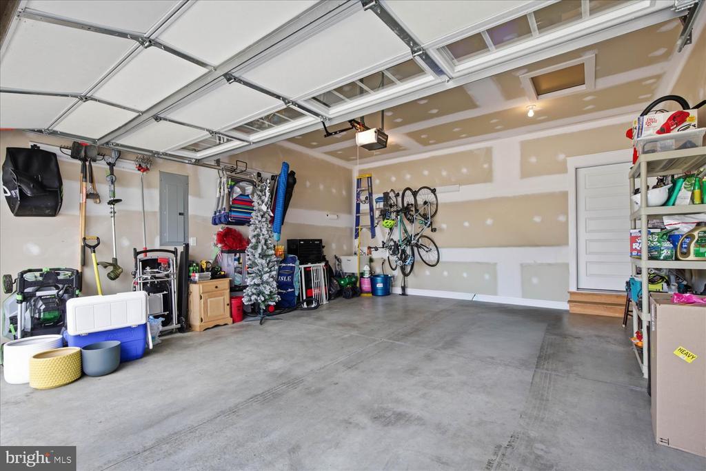 1813 EMERALD WAY