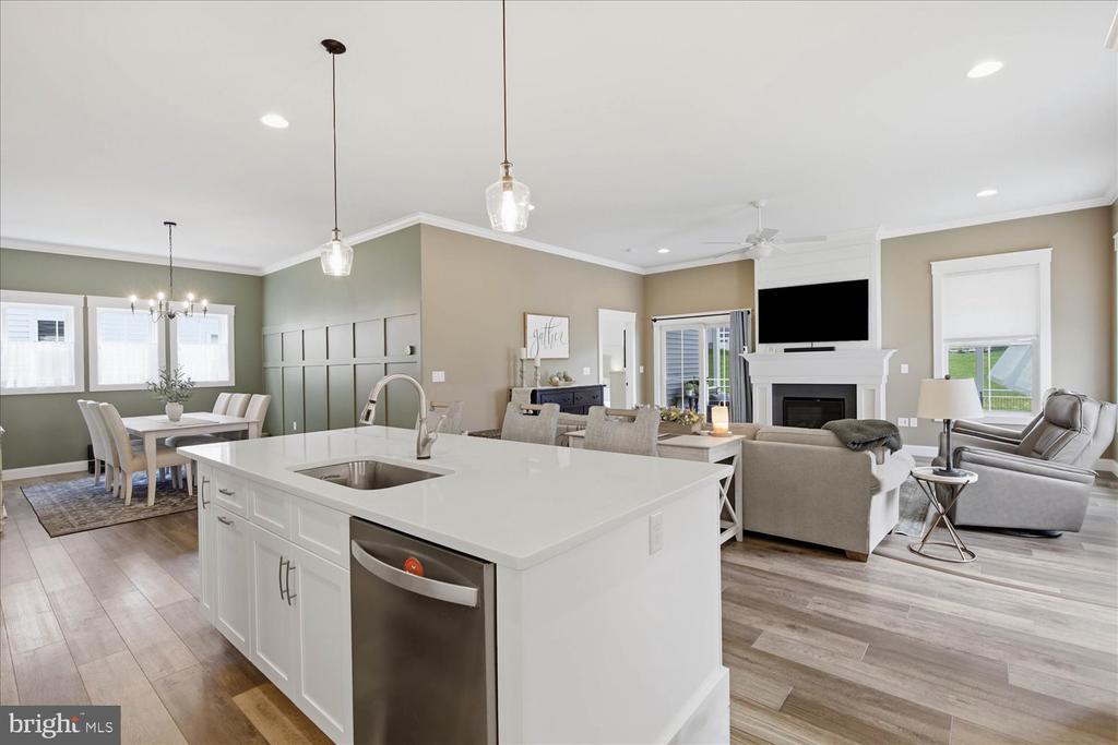 1813 EMERALD WAY