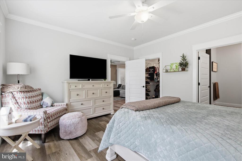 1813 EMERALD WAY