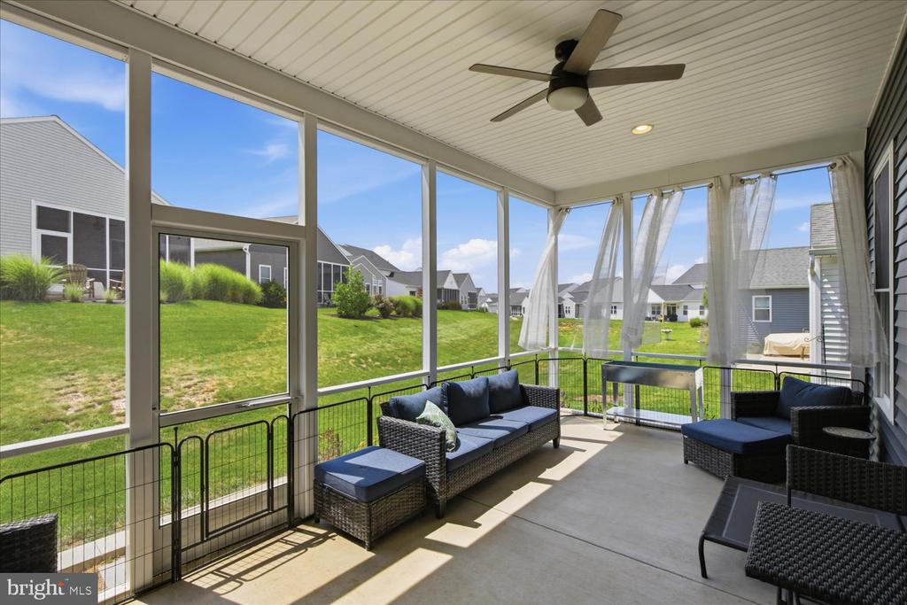 1813 EMERALD WAY