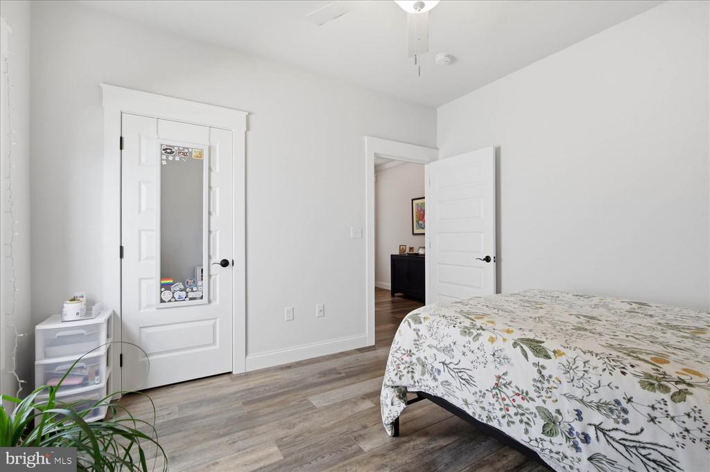 1813 EMERALD WAY