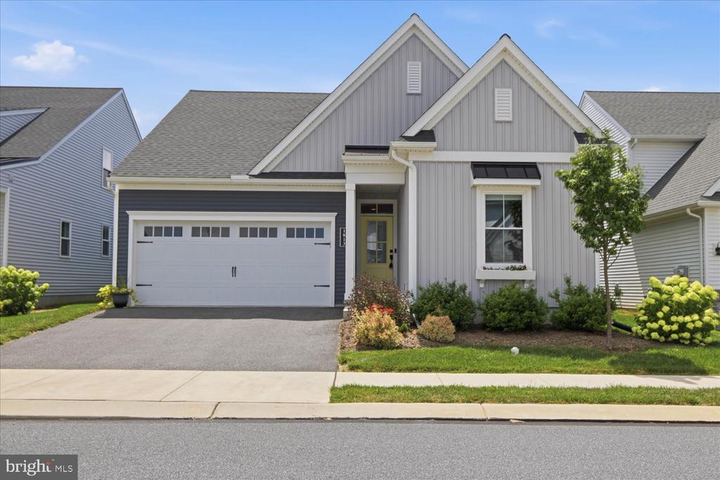 1813 EMERALD WAY