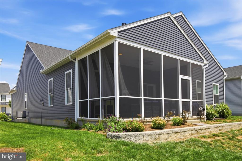 1813 EMERALD WAY