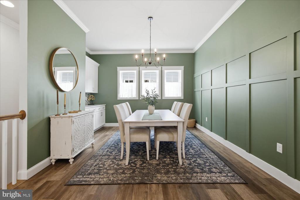 1813 EMERALD WAY