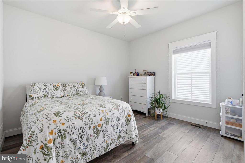 1813 EMERALD WAY