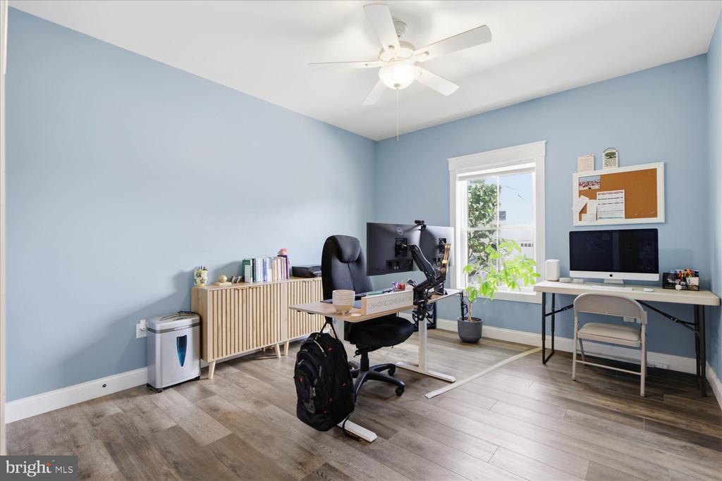 1813 EMERALD WAY
