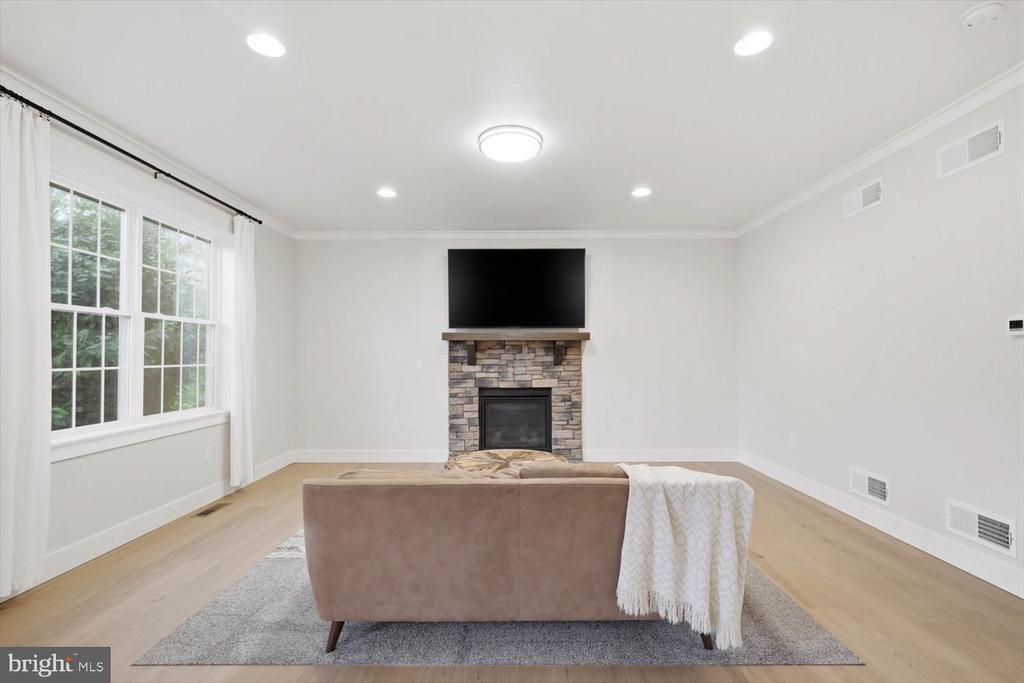 354 AMBER DRIVE