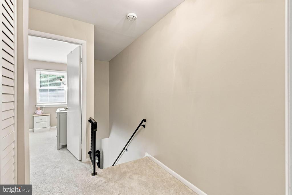 1322 BLUE JAY DRIVE