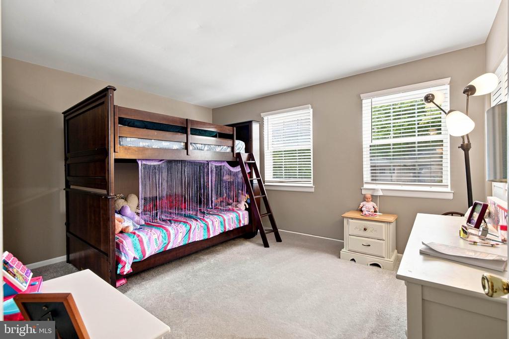 1322 BLUE JAY DRIVE