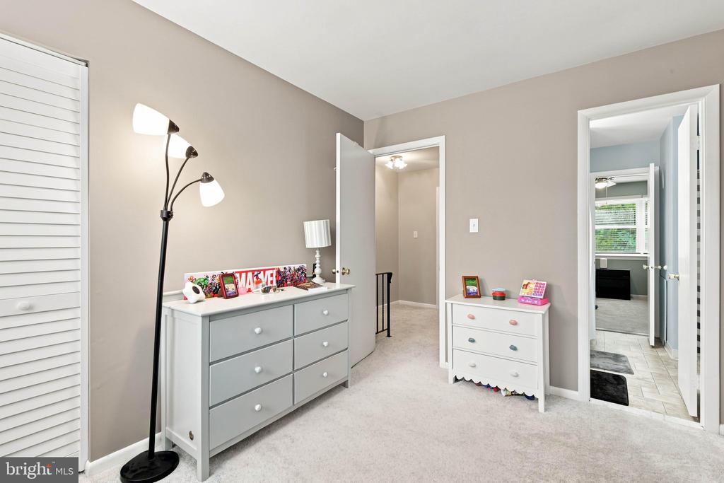 1322 BLUE JAY DRIVE