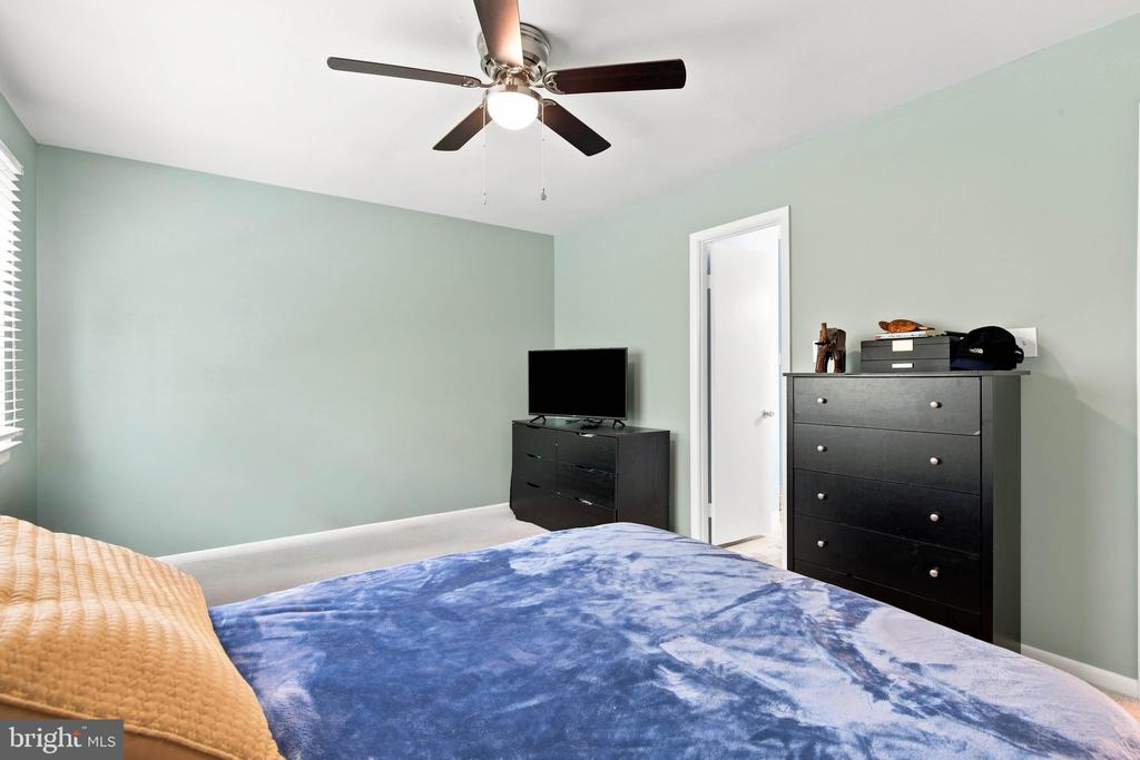 1322 BLUE JAY DRIVE
