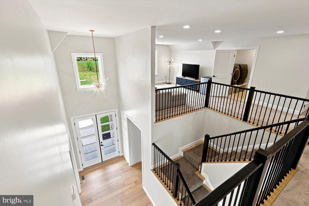 585 DOLLY DRIVE