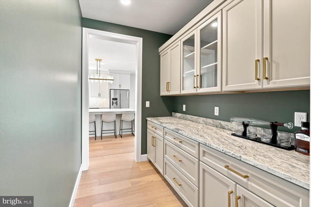 585 DOLLY DRIVE