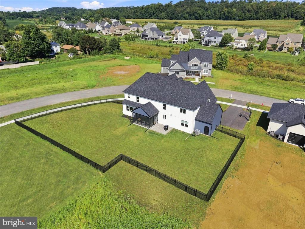 585 DOLLY DRIVE