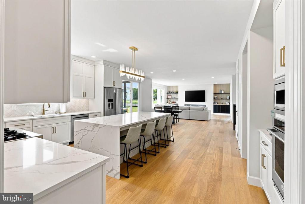 585 DOLLY DRIVE