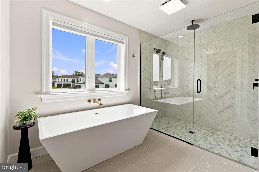 585 DOLLY DRIVE