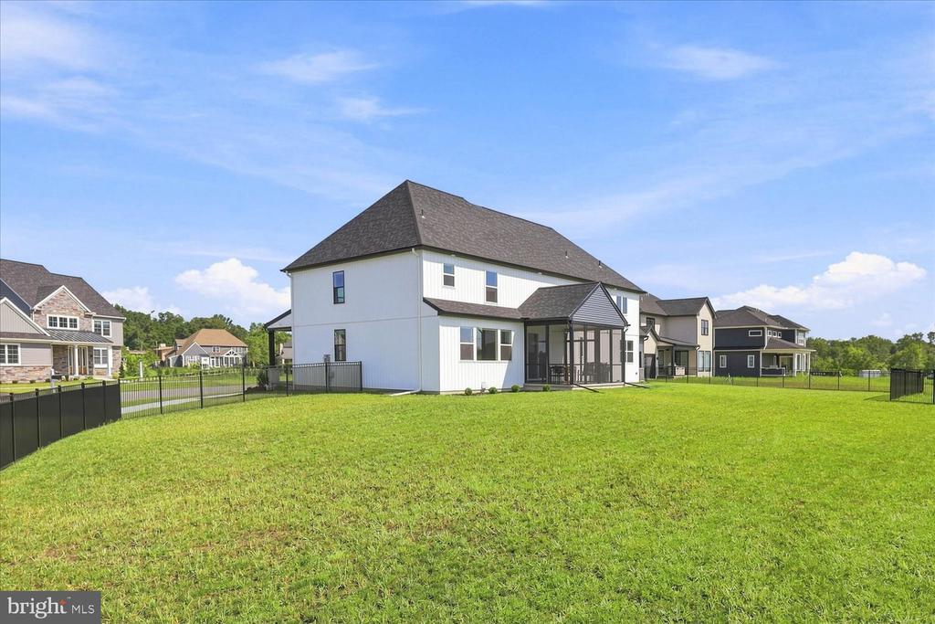 585 DOLLY DRIVE