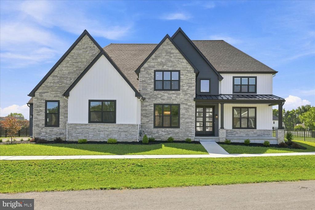 585 DOLLY DRIVE