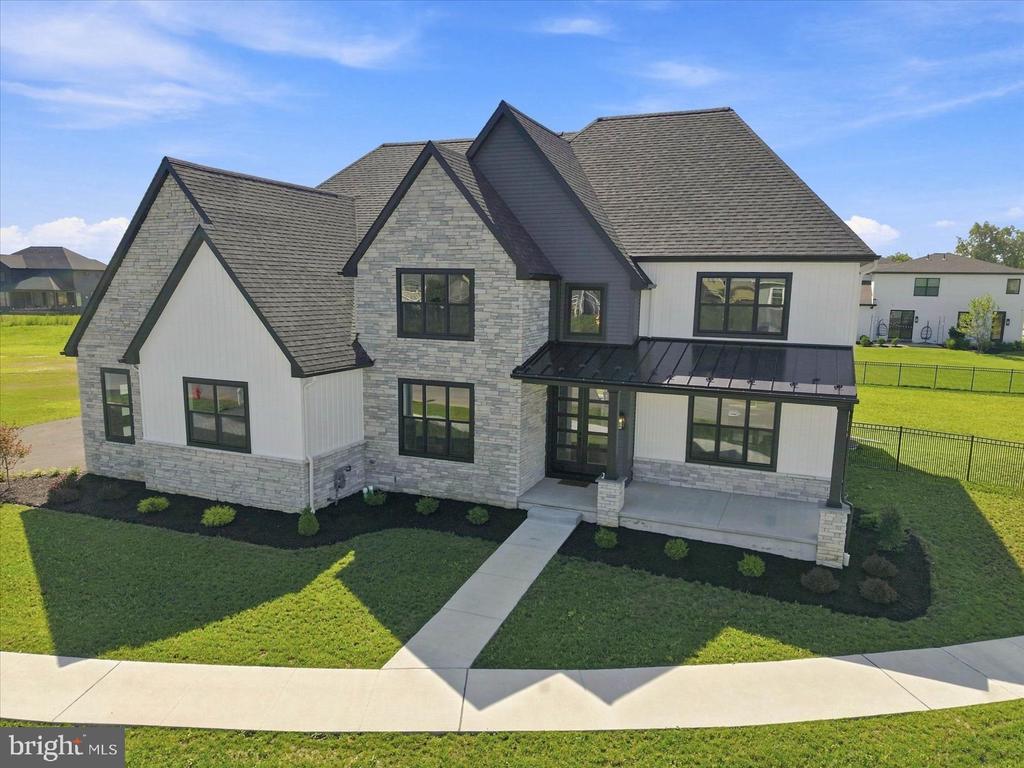 585 DOLLY DRIVE