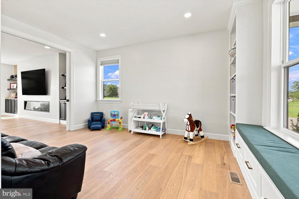 585 DOLLY DRIVE