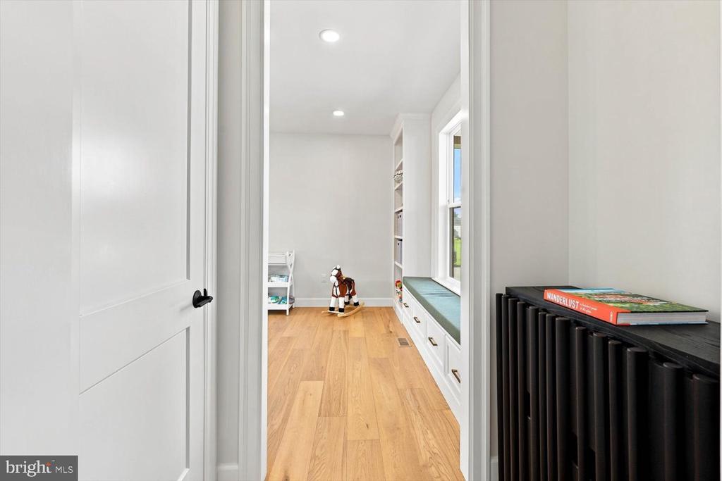585 DOLLY DRIVE