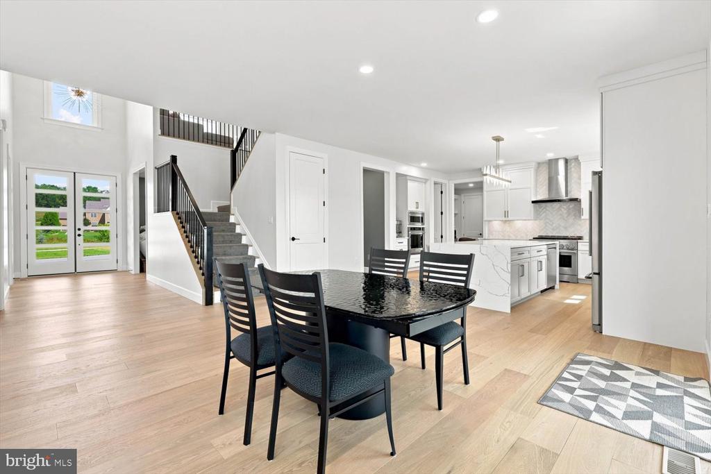 585 DOLLY DRIVE