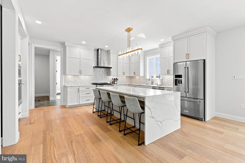 585 DOLLY DRIVE
